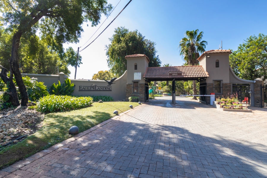 6 Bedroom Property for Sale in Eagles Landing North West